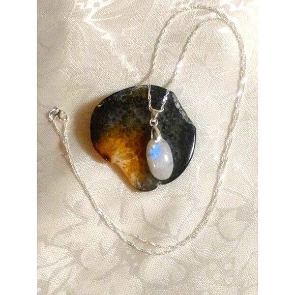 MOONSTONE WITH BLUE FLASH PENDANT STERLING SILVER CHAIN AND MOUNT - Picture 2 of 7